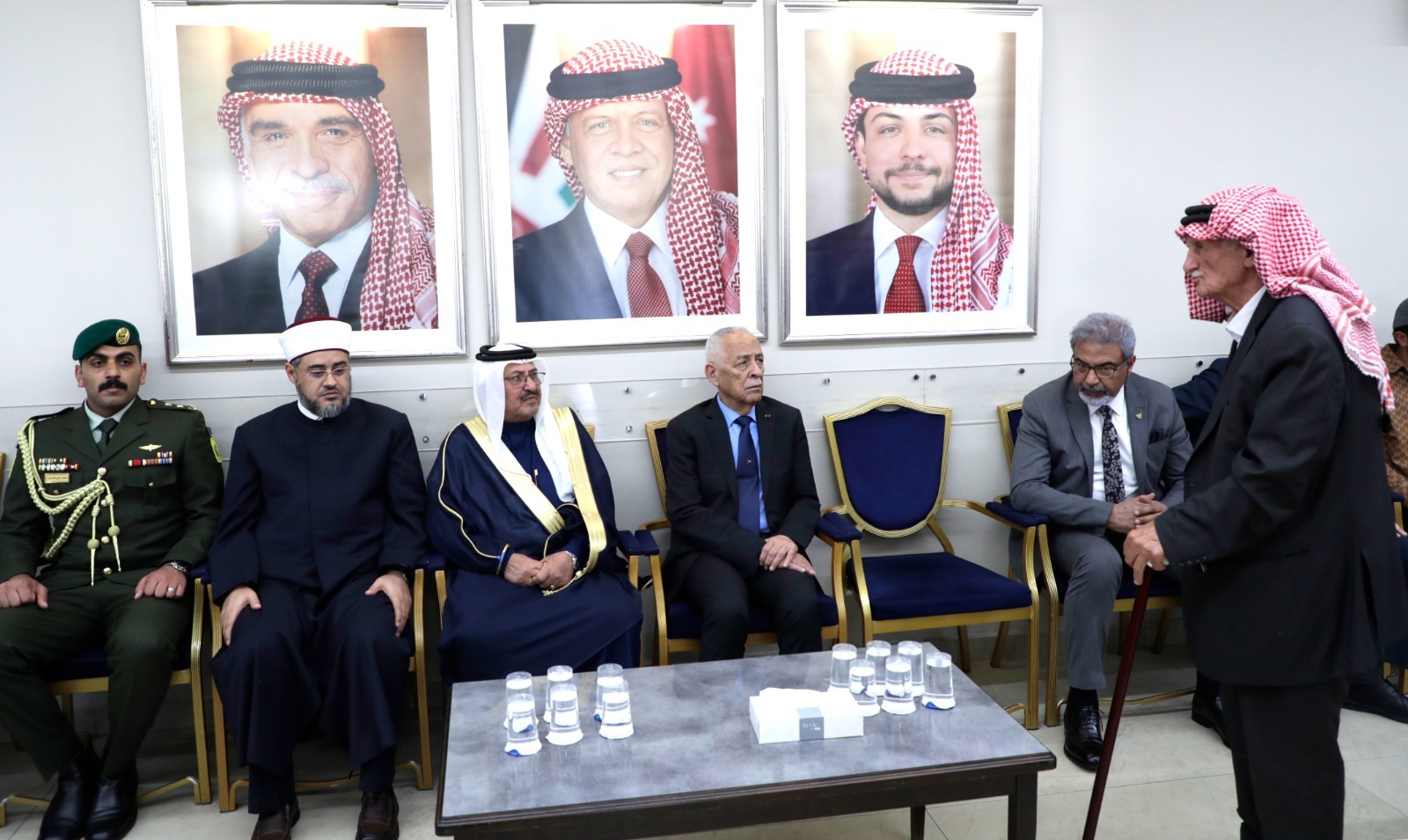مندوبا عن الملك وولي العهد.. العيسوي يعزي العقيلي والجمل والجندي