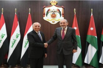 وزير الخارجية ونظيره العراقي يجريان مباحثات موسعة