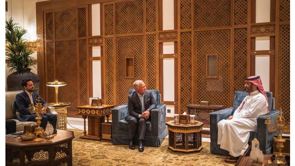 الملك وولي العهد السعودي يعقدان لقاء في جدة