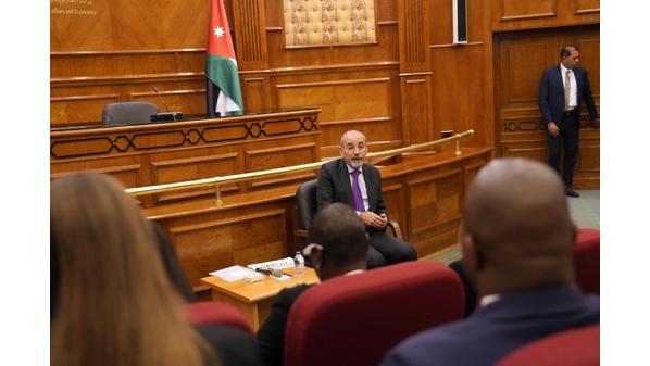 الصفدي يلتقي وفدا من أعضاء الكونغرس الأمريكي