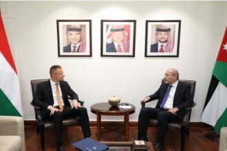 الصفدي يعقد مباحثات موسعة مع نظيره الهنغاري