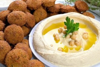 الفلافل والحمص.. وجبة الصباح المفضلة في المائدة الشرقية