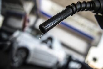 عاجل || ترجيح تخفيض أسعار البنزين والديزل لشهر أيار القادم