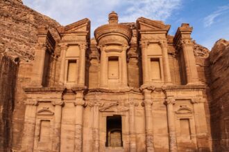 اجتماع يستعرض نتائج مشروع المسح الجوي لتعزيز حماية الإرث الأثري في البترا