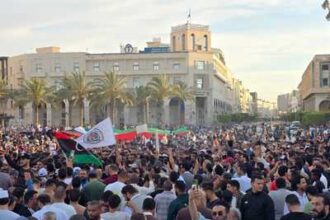 عاجل || قتيل في محاولة اقتحام مقر الحكومة الليبية واستقالات تضرب حكومة الدبيبة