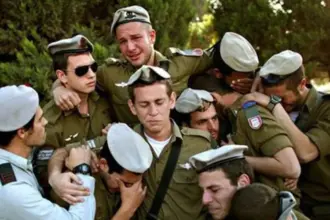 موجة انتحار تفتك بالجنود وربع الإسرائيليين يدمنون المهدئات والكحول