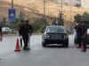 حادث تصادم أعلى جسر المحطة يسبب اصطدام مركبة بعمود كهرباء