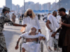 حرّ يلهب موسم الحج.. وعرق الحجاج يسبق المناسك