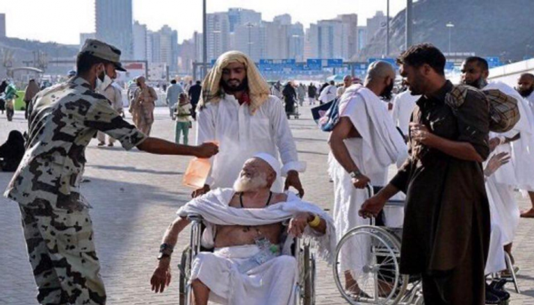 حرّ يلهب موسم الحج.. وعرق الحجاج يسبق المناسك