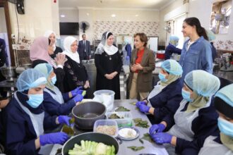 الأميرة بسمة بنت طلال تسلم دعم البر والإحسان لمشاريع إنتاجية في جمعية ذات النطاقين