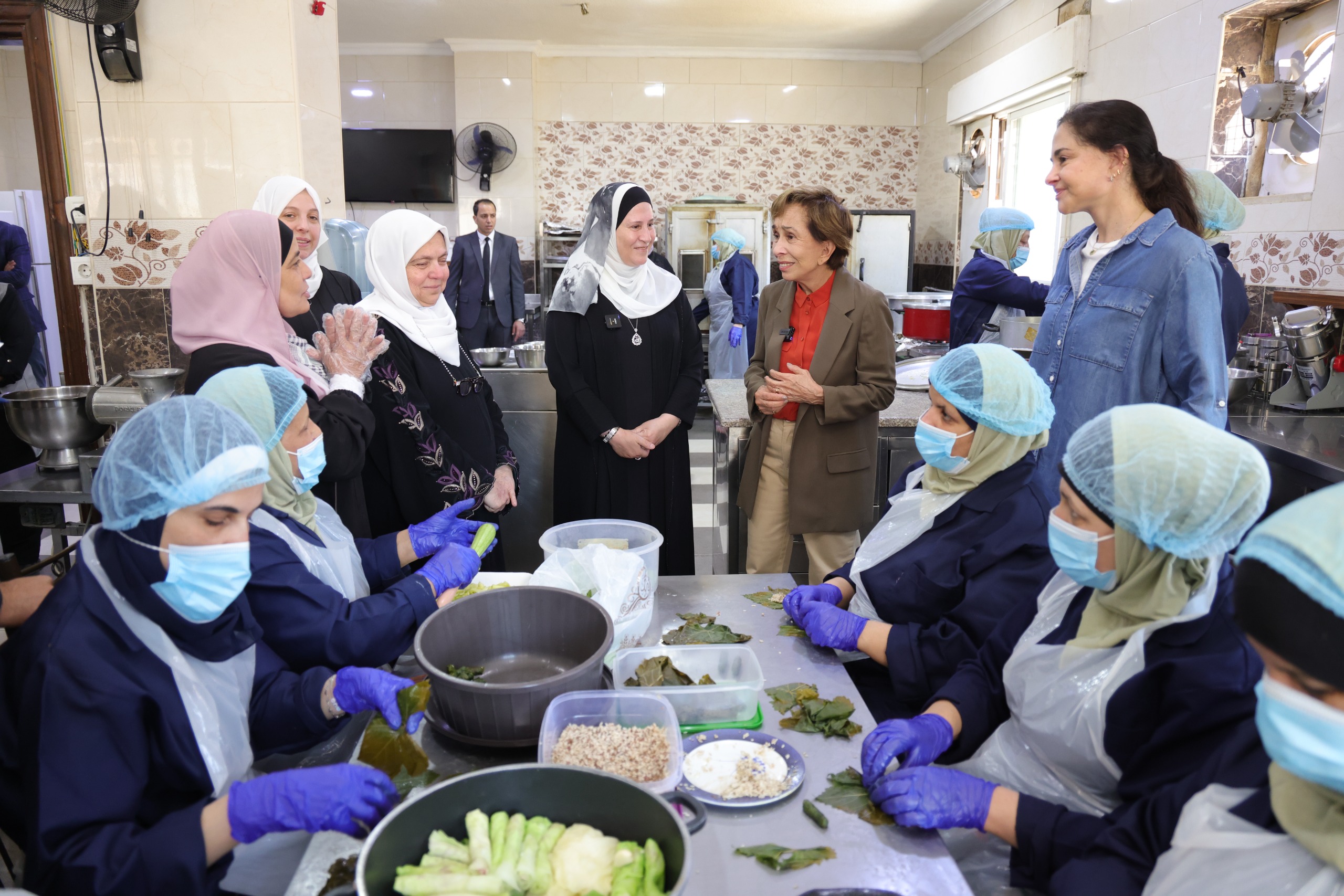 الأميرة بسمة بنت طلال تسلم دعم البر والإحسان لمشاريع إنتاجية في جمعية ذات النطاقين