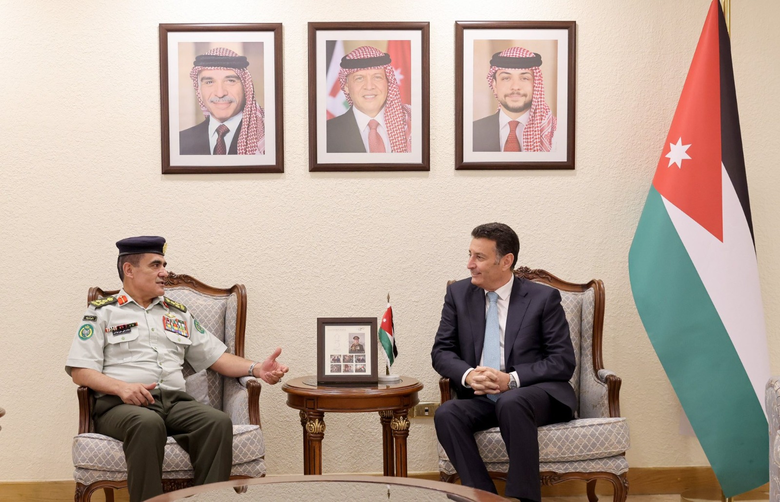 الصفدي يلتقي وفدا من كلية الدفاع الوطني