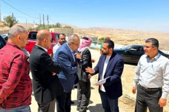 وزير الأشغال يتفقد الأضرار في بلدة العراق بالكرك ويوجه بتقديم دعم عاجل