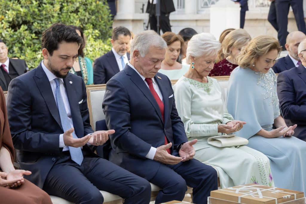 عاجل || الملك وولي العهد يحضران عقد قران الأميرة عائشة بنت فيصل
