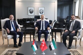 وزير الخارجية يجري مباحثات مع نظيريه التركي والسوري في اجتماع ثلاثي