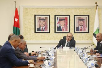 ابو السمن يؤكد أهمية إنهاء مشاريع مجالس المحافظات قبل انتهاء السنة المالية