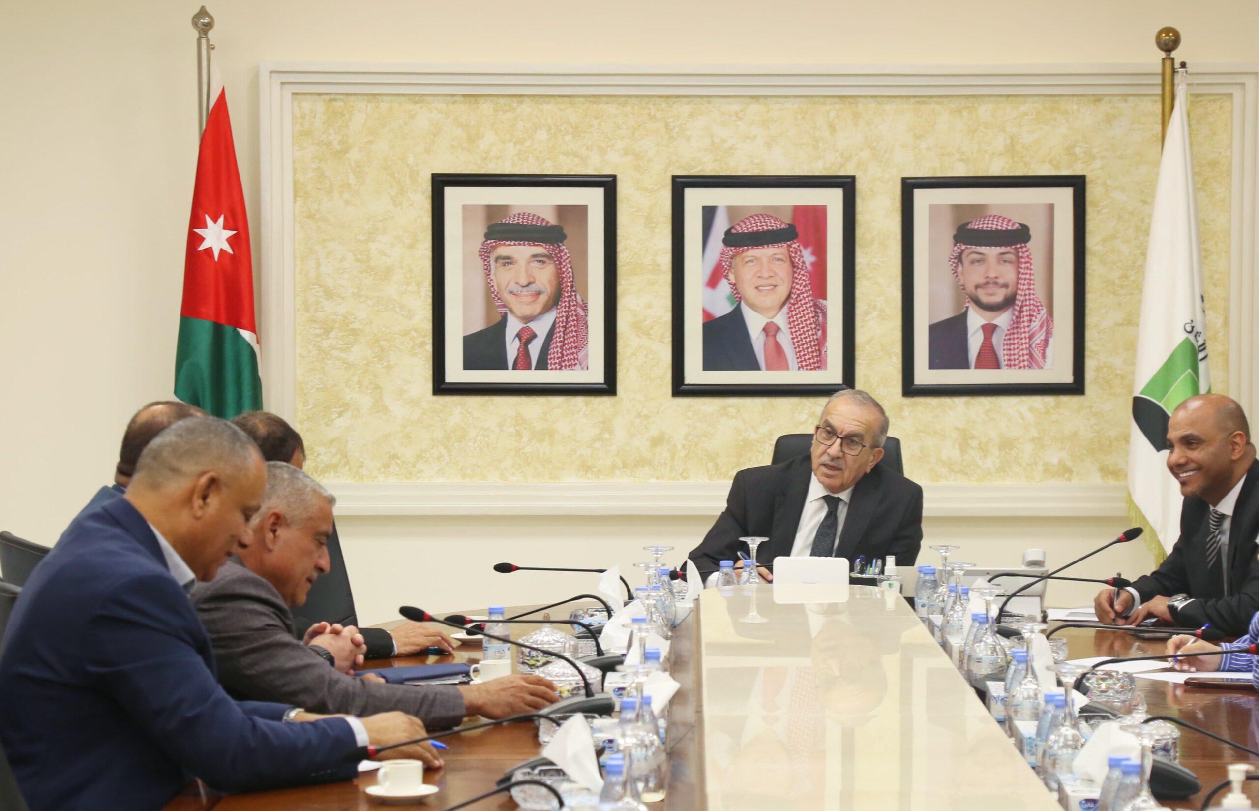 ابو السمن يؤكد أهمية إنهاء مشاريع مجالس المحافظات قبل انتهاء السنة المالية