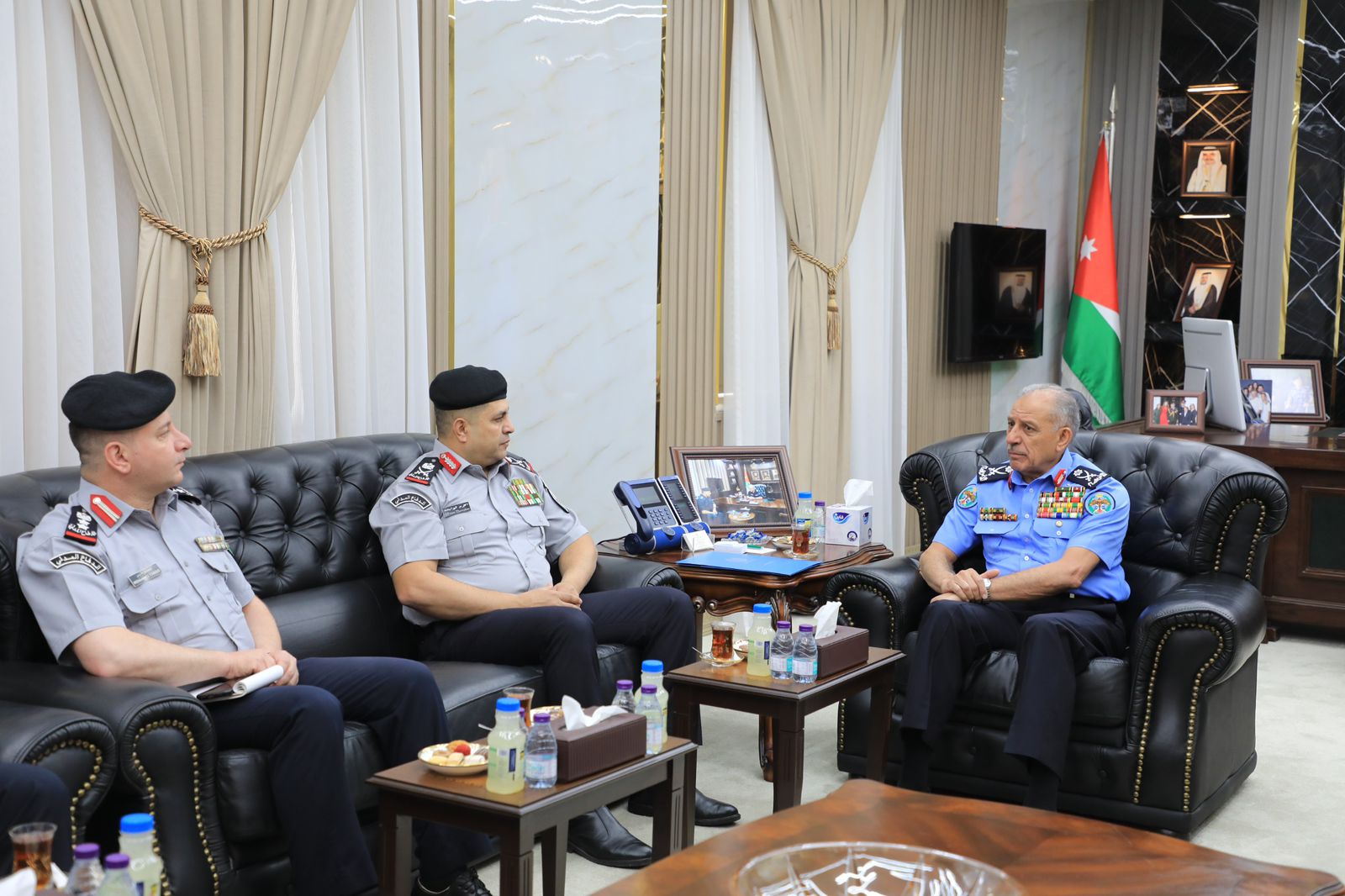 اللواء المعايطة يلتقي مدير الدفاع المدني الفلسطيني