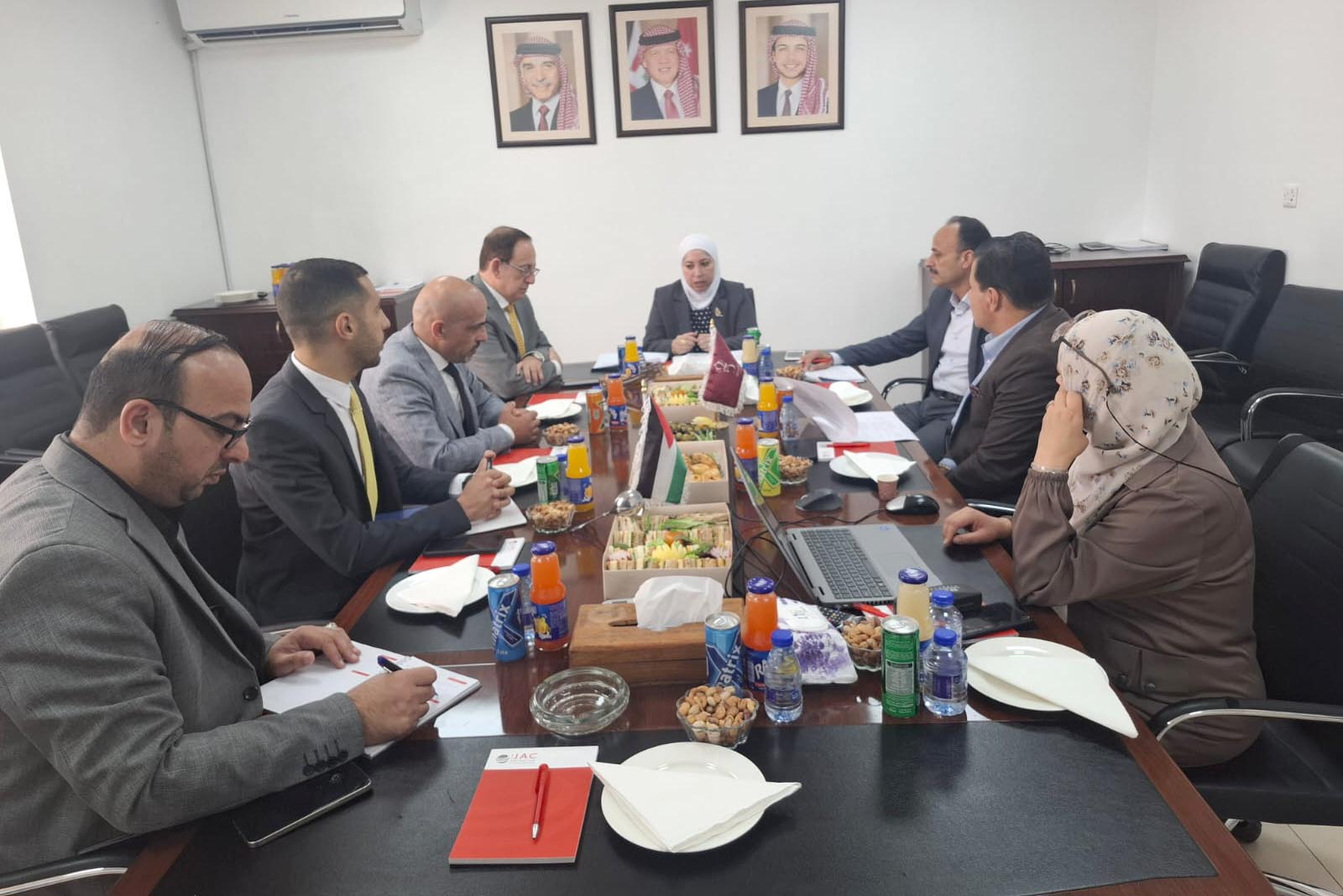 وزيرة النقل تطلع على سير العمل لإعادة تشغيل مطار ماركا