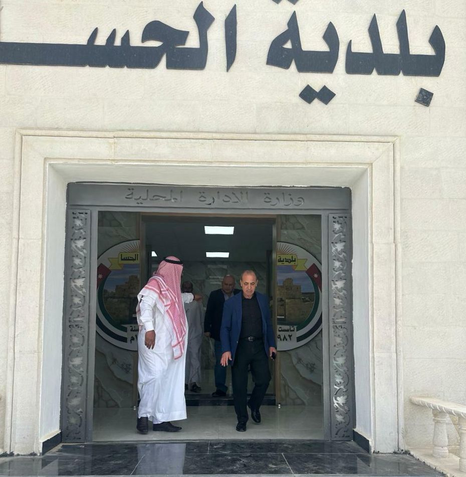 وزير الإدارة المحلية يتفقد بلديات في الكرك والطفيلة