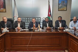 بحث التعاون بين "تنظيم الاتصالات" ومستثمري الأجهزة الخلوية