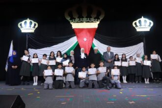 وزير الأوقاف يكرم 171 حافظا وحافظة للقرآن بمدارس العمرية