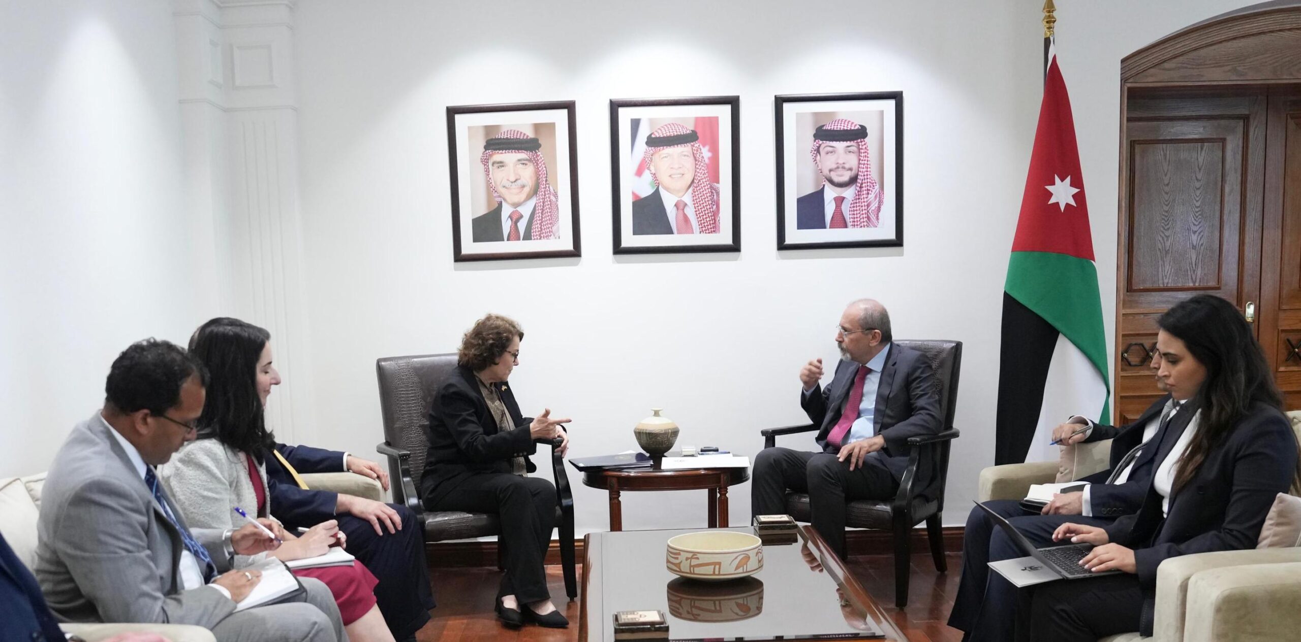وزير الخارجية يلتقي السيناتور الأميركية روزين