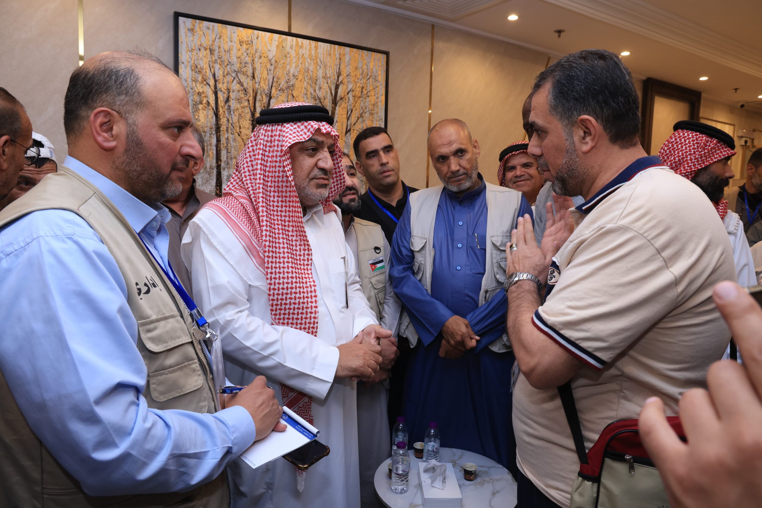 وزير الأوقاف يتفقد خدمات حجاج البعثة الأردنية بالمدينة المنورة ويستمع لآرائهم