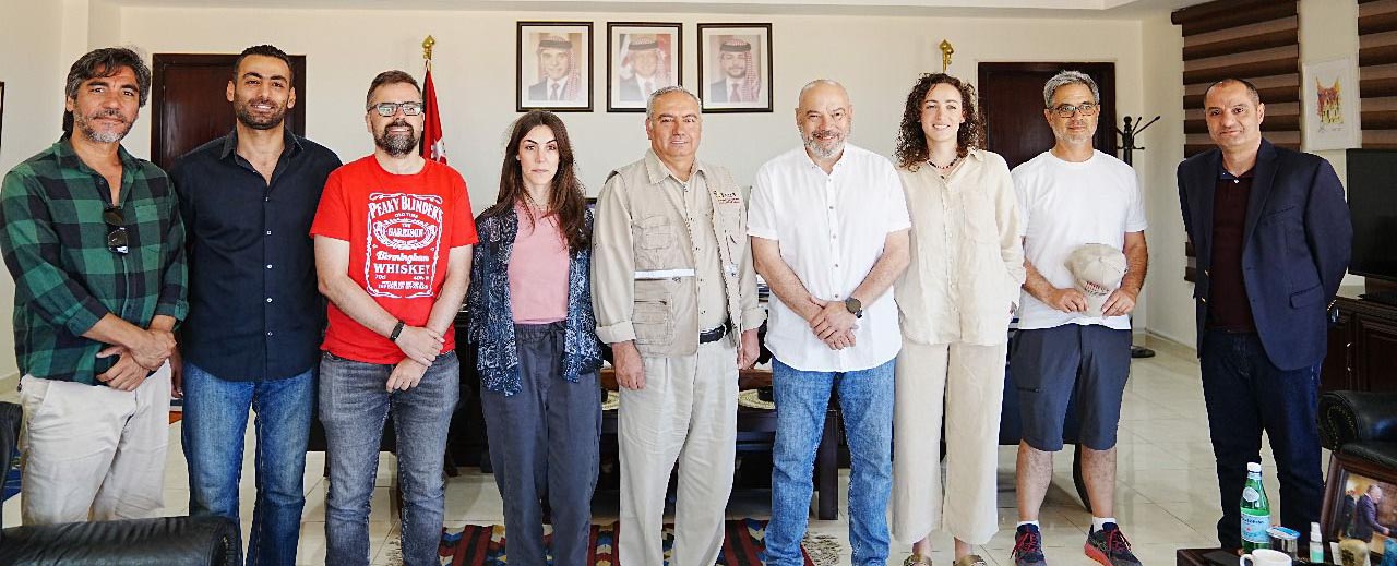 وفد إعلامي إسباني يزور مدينة البترا ويطّلع على مقوماتها السياحية
