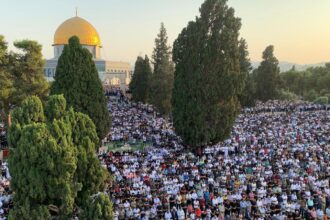 45 ألفًا يؤدون صلاة الجمعة في المسجد الأقصى
