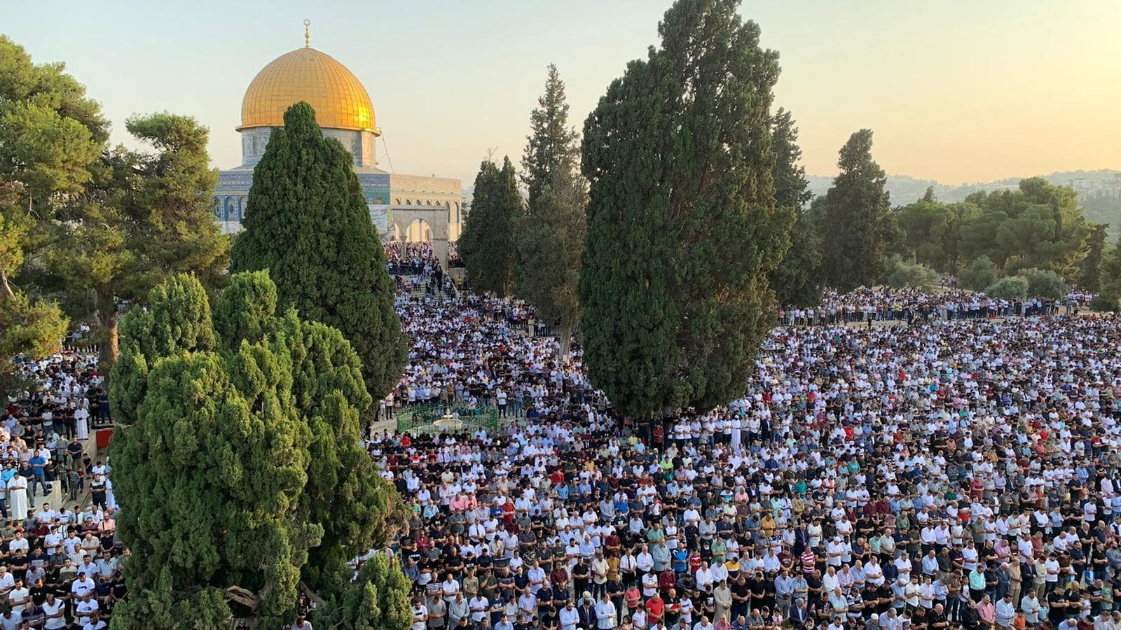 45 ألفًا يؤدون صلاة الجمعة في المسجد الأقصى