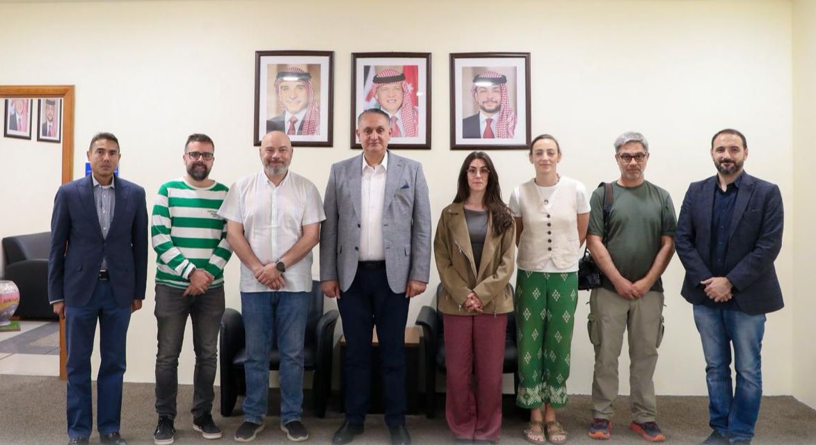 وفد إعلامي إسباني يزور مدينة العقبة