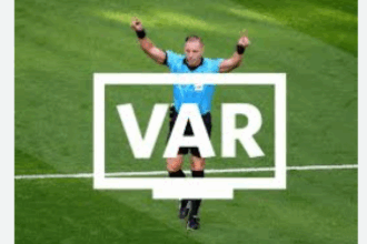 كيف سيُغير نظام VAR الجديد مستقبل كرة القدم العالمية؟