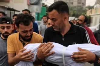 حصيلة العدوان على غزة تتجاوز 53 ألف شهيد وسط استمرار المجازر وصعوبة الإنقاذ
