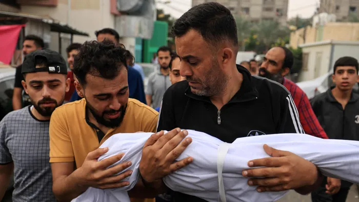 حصيلة العدوان على غزة تتجاوز 53 ألف شهيد وسط استمرار المجازر وصعوبة الإنقاذ