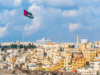 طقس معتدل اليوم وزخات مطرية في المملكة غدًا