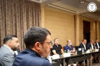 مدرب المنتخب يبحث مع مدربي الأندية تطوير البطولات المحلية