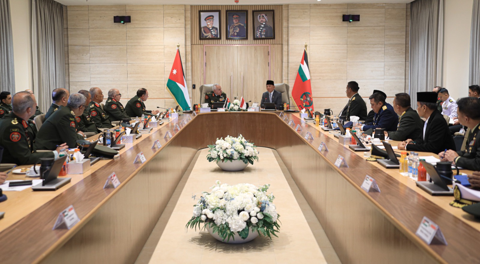 رئيس هيئة الأركان المشتركة يستقبل وزير الدفاع الإندونيسي