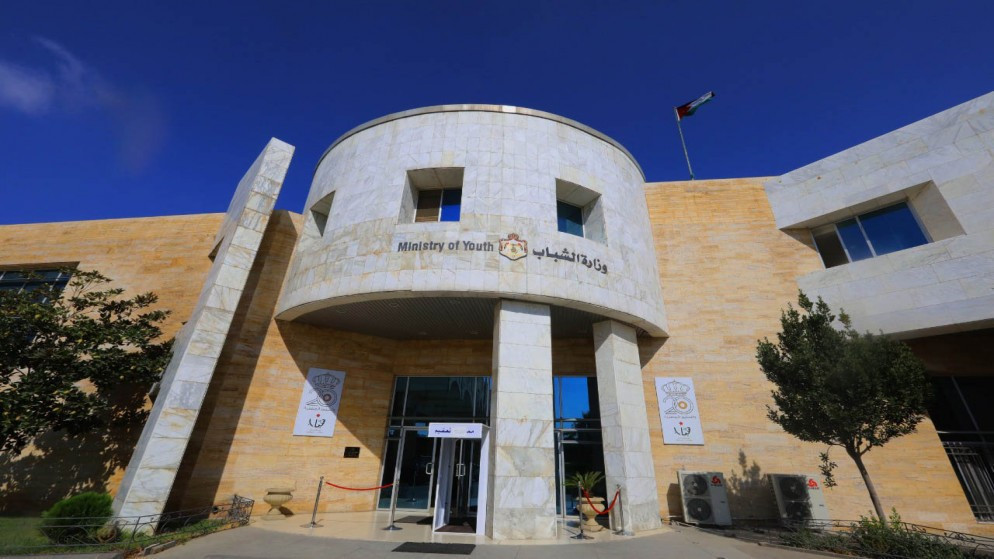 وزير الشباب يوعز بفتح بيوت الشباب في الجنوب لإيواء المتضررين من الأحوال الجوية