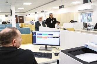 أمين عام الاقتصاد الرقمي تتابع ميدانيًا سير عمل مراكز الخدمات الحكومية