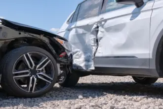 حادث تصادم يربك الحركة المرورية قرب جسر سلحوب