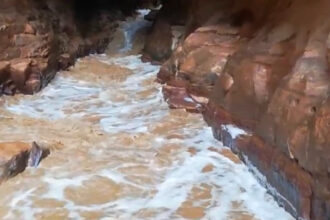 إجلاء مئات السياح من البترا بسبب الأمطار الغزيرة والسيول