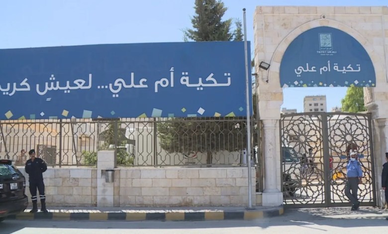 تكية أم علي تستأنف توزيع الوجبات الغذائية داخل غزة
