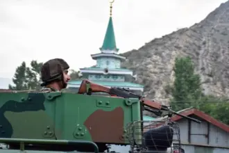 مقتل 13 شخص جراء القصف الهندي على مسجد
