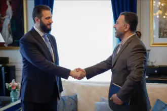 الشرع يلتقي "قيصر" في فرنسا... دلالات رمزية على طريق العدالة السورية