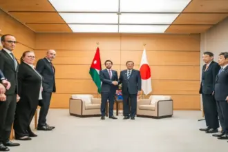 ولي العهد يلتقي برئيس الوزراء الياباني في طوكيو