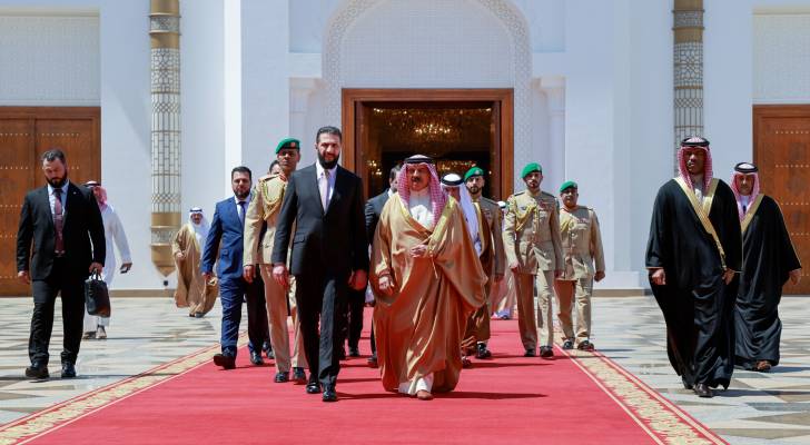 ملك البحرين يودّع الشرع عقب مباحثات تعزز التعاون الثنائي