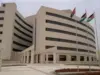 نواب الزرقاء يحتجون على استبدال موظفي الأمن في مستشفى الزرقاء بشركة خاصة