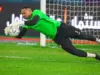 إصابة حارس منتخب عُمان تسبق المواجهة المرتقبة مع النشامى