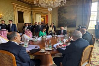 وزير الخارجية يجري مباحثات موسعة مع وزير أوروبا والشؤون الخارجية الفرنسي في باريس